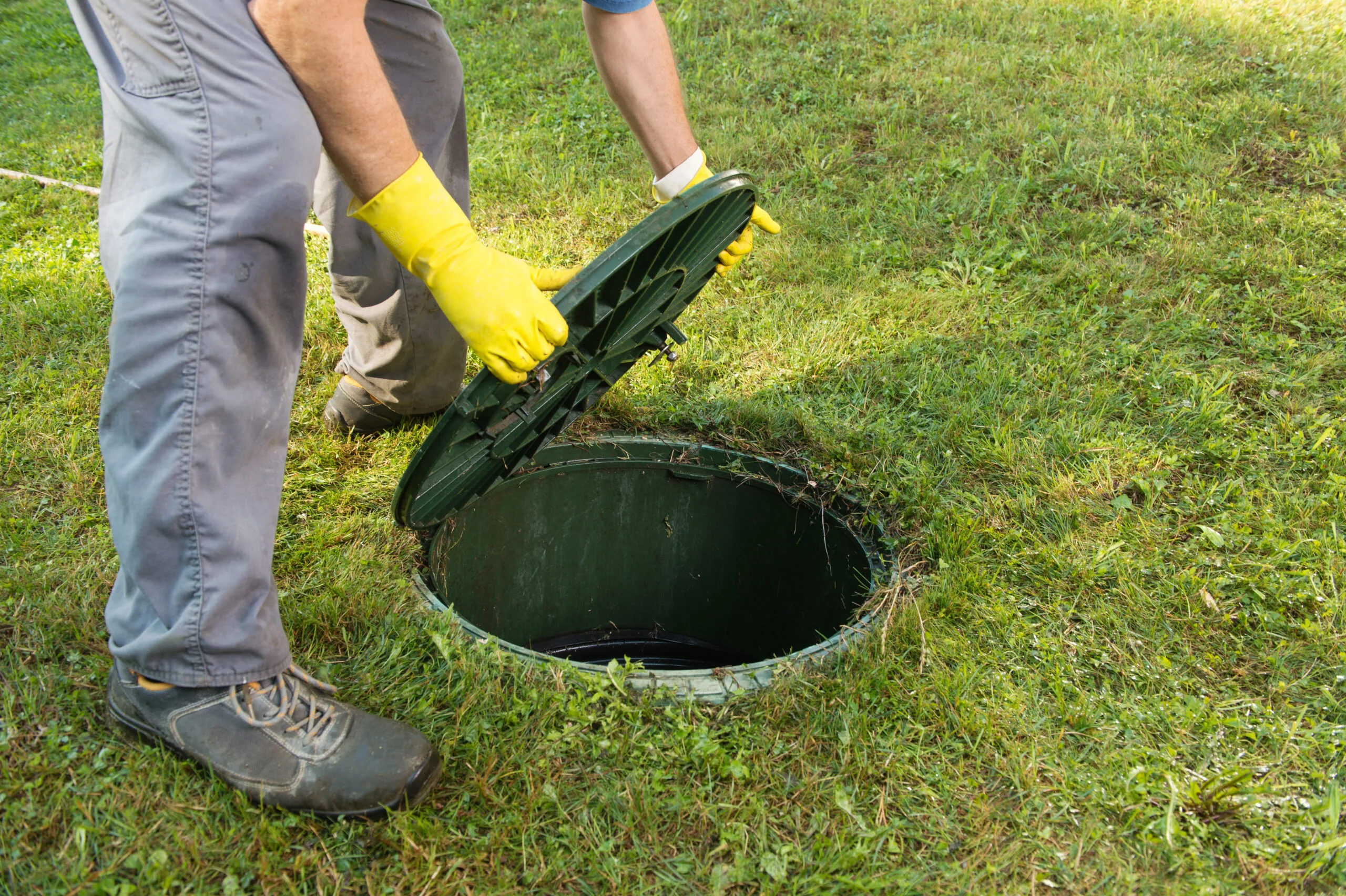 PLASTIC VS. CONCRETE SEPTIC TANKS: WHICH IS RIGHT FOR YOUR PROPERTY?